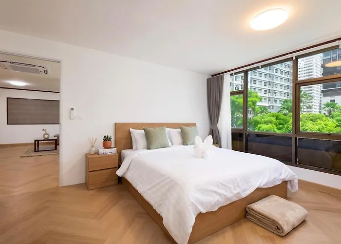 Luxury 3br 230sqm 5 Min To Bts Sukhumvit 26 公寓 *