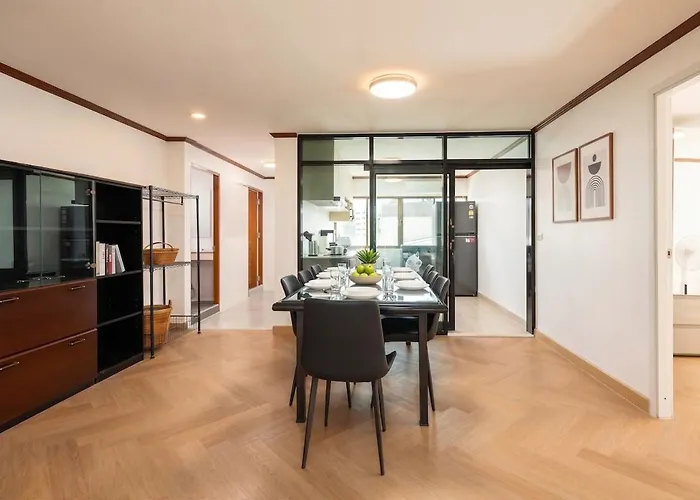 Luxury 3br 230sqm 5 Min To Bts Sukhumvit 26 曼谷