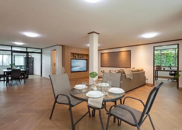 Luxury 3br 230sqm 5 Min To Bts Sukhumvit 26 曼谷
