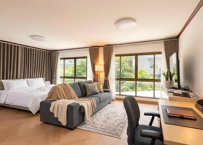 Luxury 3br 230sqm 5 Min To Bts Sukhumvit 26 公寓 *