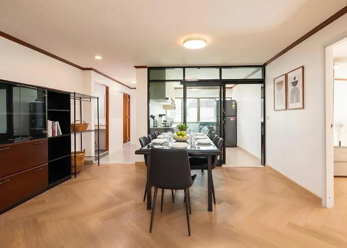 Luxury 3br 230sqm 5 Min To Bts Sukhumvit 26 公寓